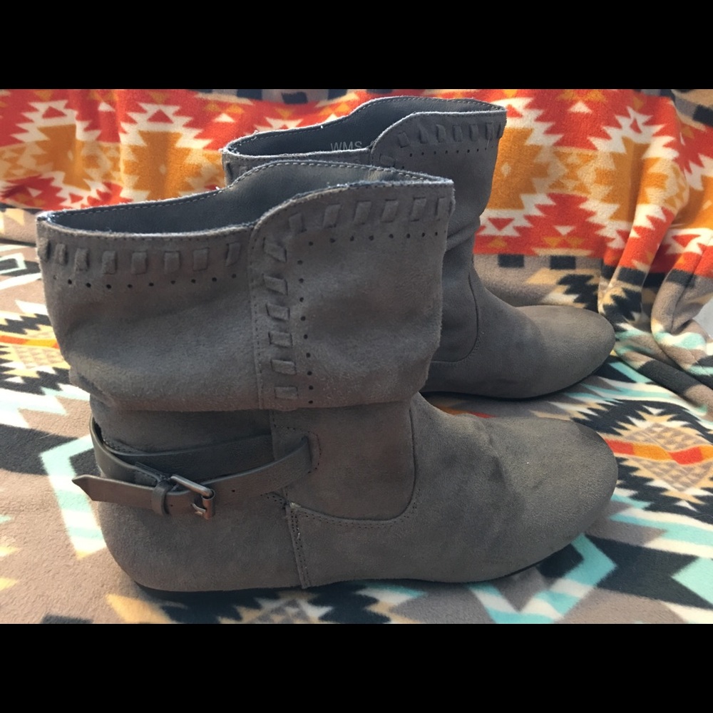 Report brand adorable gray booties size 8.5